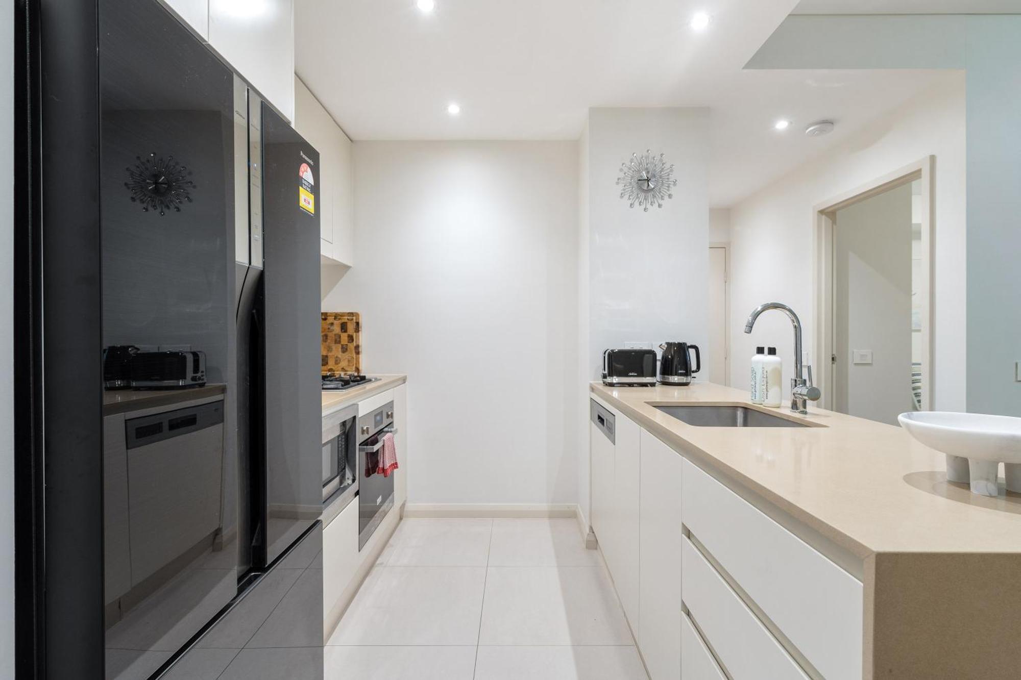 The Urban Escape -in The Heart Of Wentworth Point Apartment