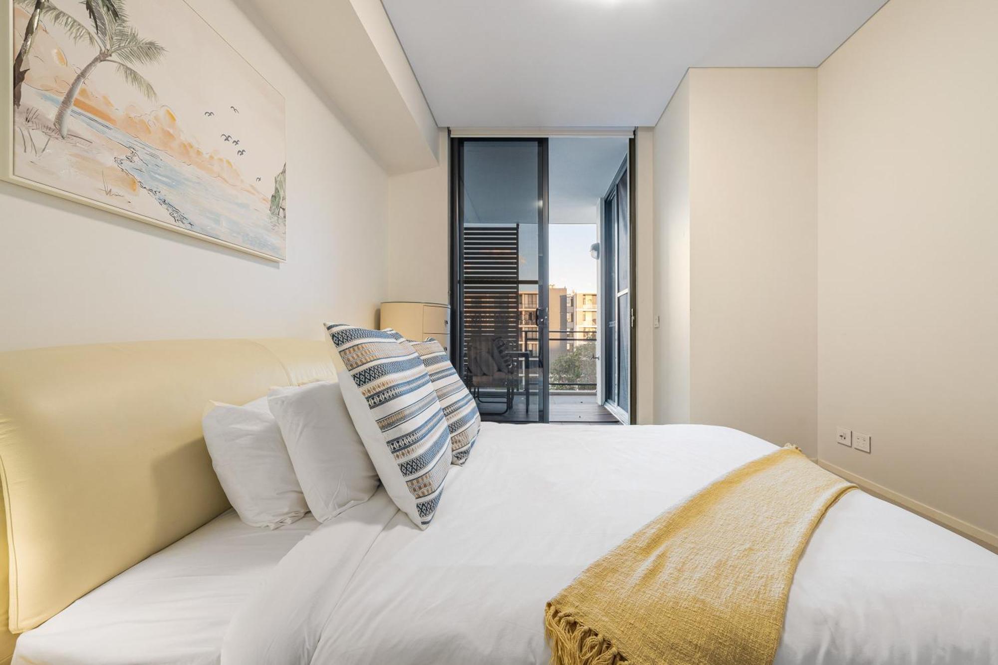 The Urban Escape -in The Heart Of Wentworth Point Apartment *