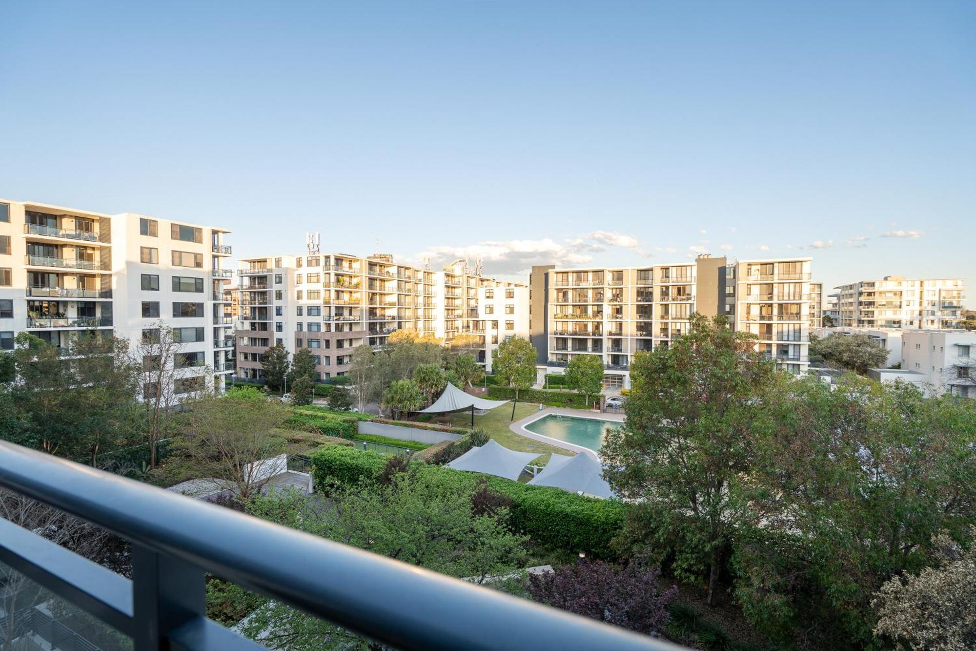 The Urban Escape -in The Heart Of Wentworth Point Sydney