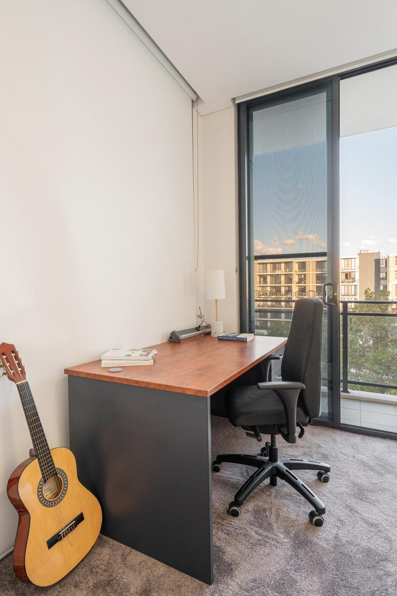 The Urban Escape -in The Heart Of Wentworth Point Apartment *